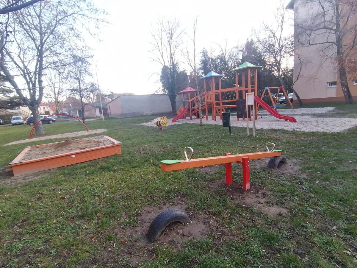 Newisland Family Apartman Sárvár Zewnętrze zdjęcie